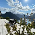 With Amazing Fjord View In Lingasen 샬레 *