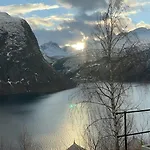 With Amazing Fjord View In Lingasen 샬레 발달