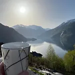 With Amazing Fjord View In Lingasen 샬레 *