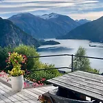 샬레 With Amazing Fjord View In Lingasen *