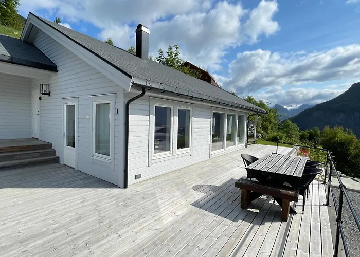 With Amazing Fjord View In Lingasen Chalé Valldal