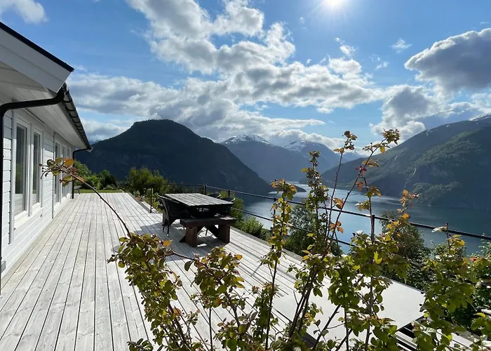 With Amazing Fjord View In Lingasen Chalé *
