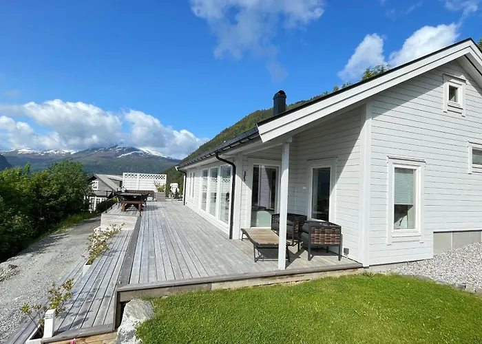 With Amazing Fjord View In Lingasen Chalé