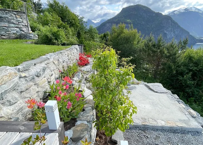 Chalé With Amazing Fjord View In Lingasen